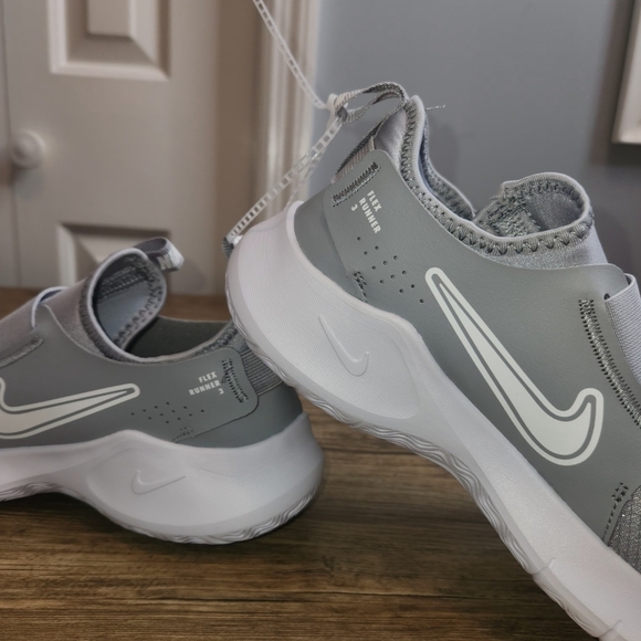 Nike Flex Runner 3 Grey/White FN1294-001. Size 6 Youth and Women's 7.5 or 8. - Picture 14 of 14